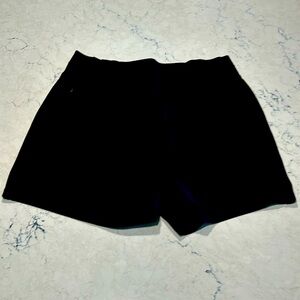 Athleta mid-rise Brooklyn short size 6